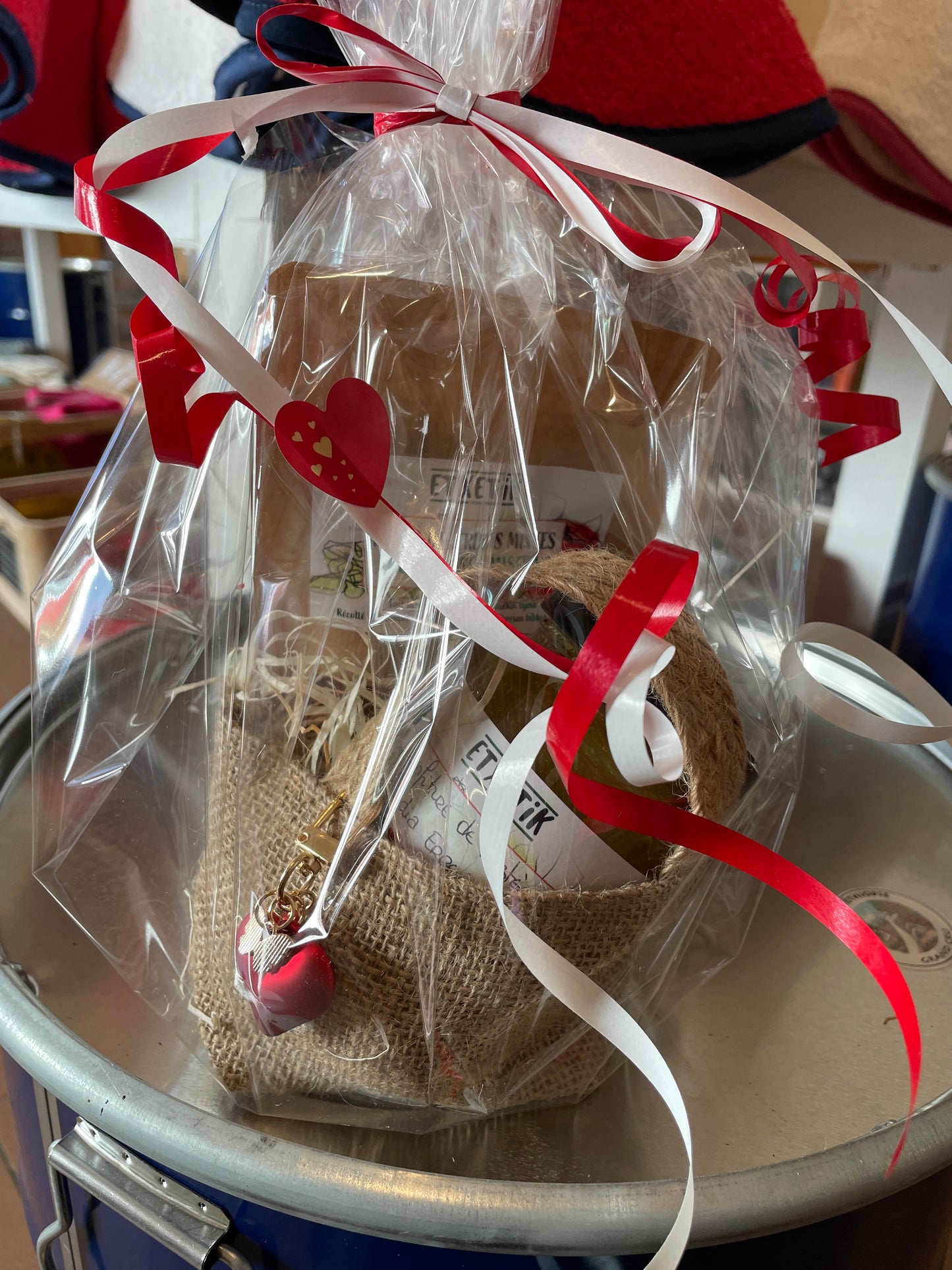 2 Petites douceurs à offrir pour la Saint Valentin avec sac jute et porte-clé cœur